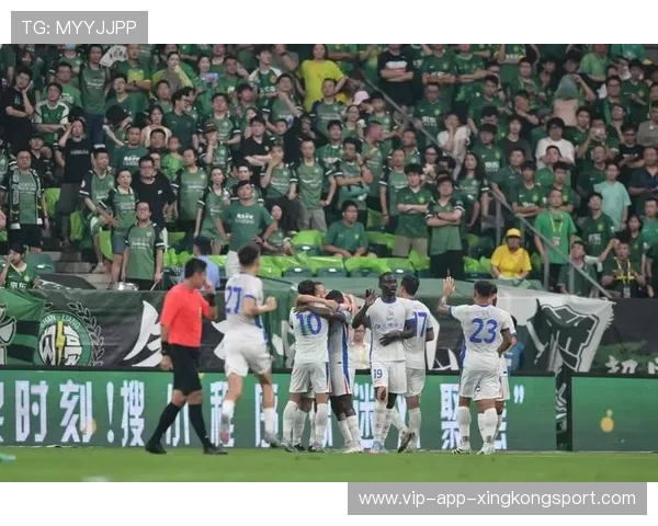 寒意刺骨!申花防线如纸,1-3溃败柔佛,谁来拯救蓝血的信仰? 寒意刺骨!申花防线如纸,1-3溃败柔佛,谁来拯救蓝血的信仰?