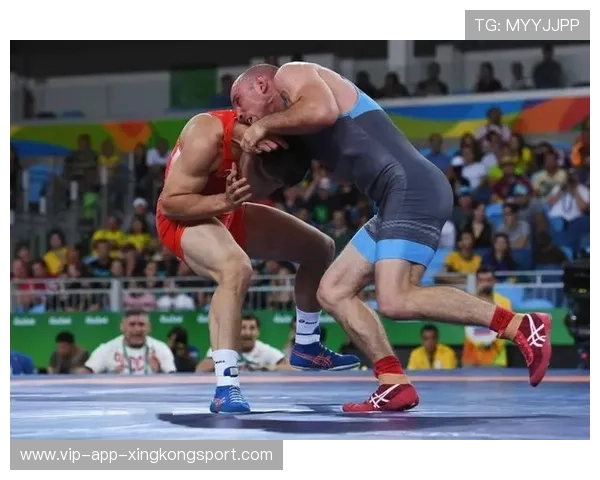 UFC选手暴怒开局八连击：一场血腥冲突的巅峰对决