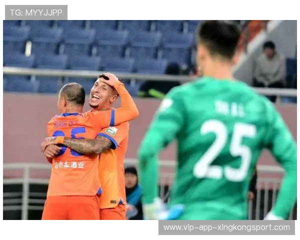 中超-瓦科建功泽卡头球破门 泰山2-1胜十人津门虎，中超瓦卡索