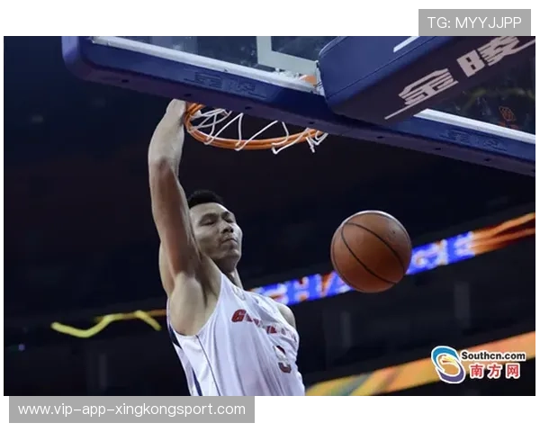 CBA震撼瞬间：半场压哨三分让比赛瞬间沸腾